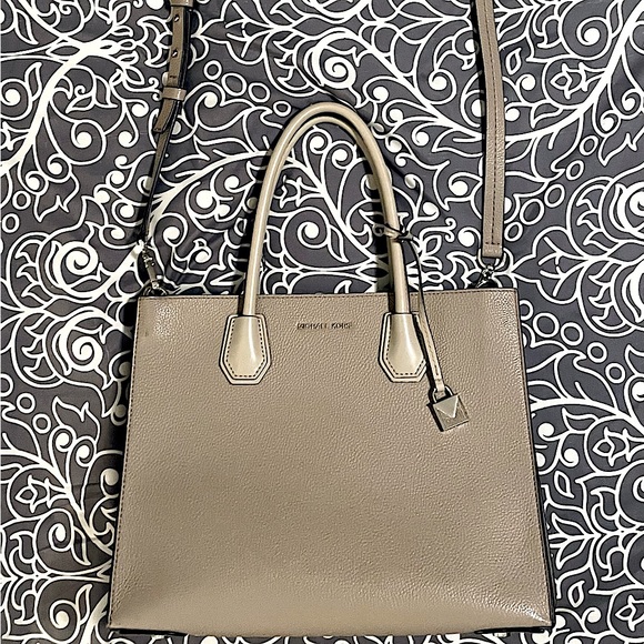 SOLD ‼️ Michael Kors tote bag 👜🤎 - Picture 2 of 5